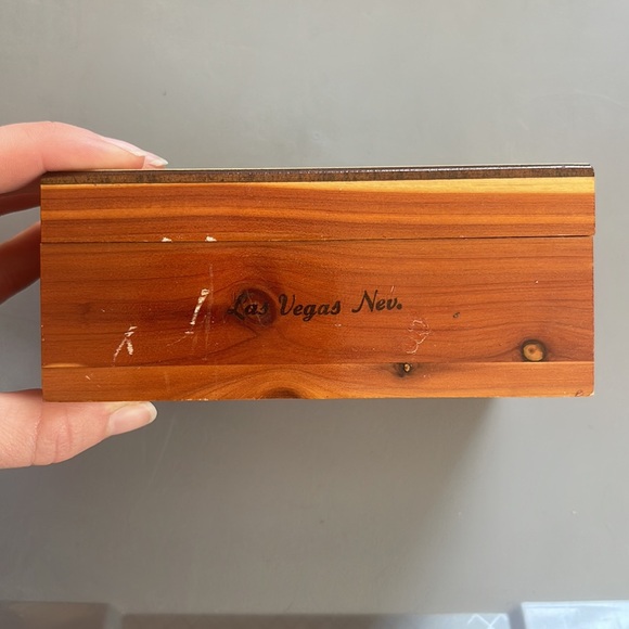 Vintage Unicorn wooden trinket box, from Las Vegas, Nevada - Picture 4 of 13